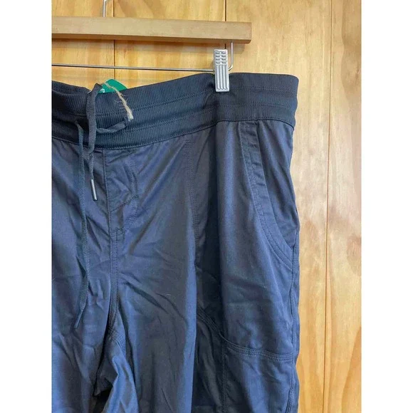 Size XXL The North Face Black Women's Capris - Picture 2 of 5